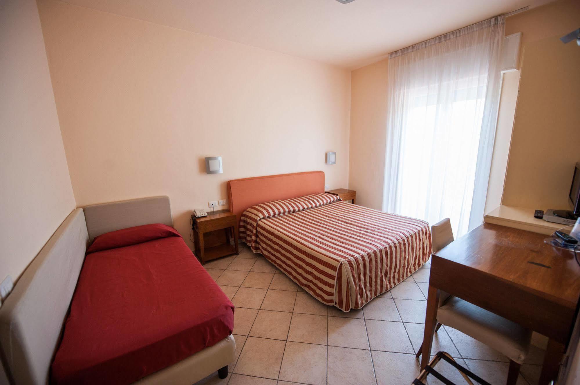 Alba Hotel Marina di Ravenna Buitenkant foto