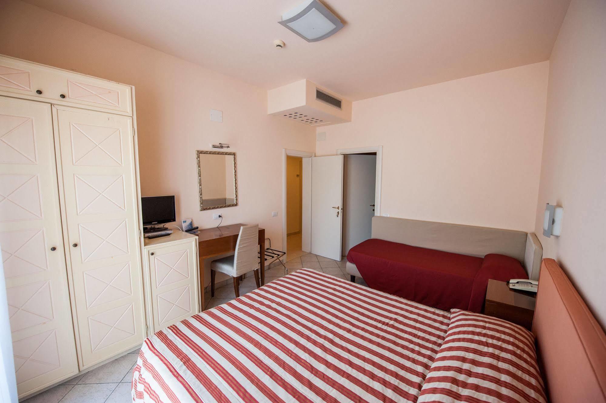 Alba Hotel Marina di Ravenna Buitenkant foto